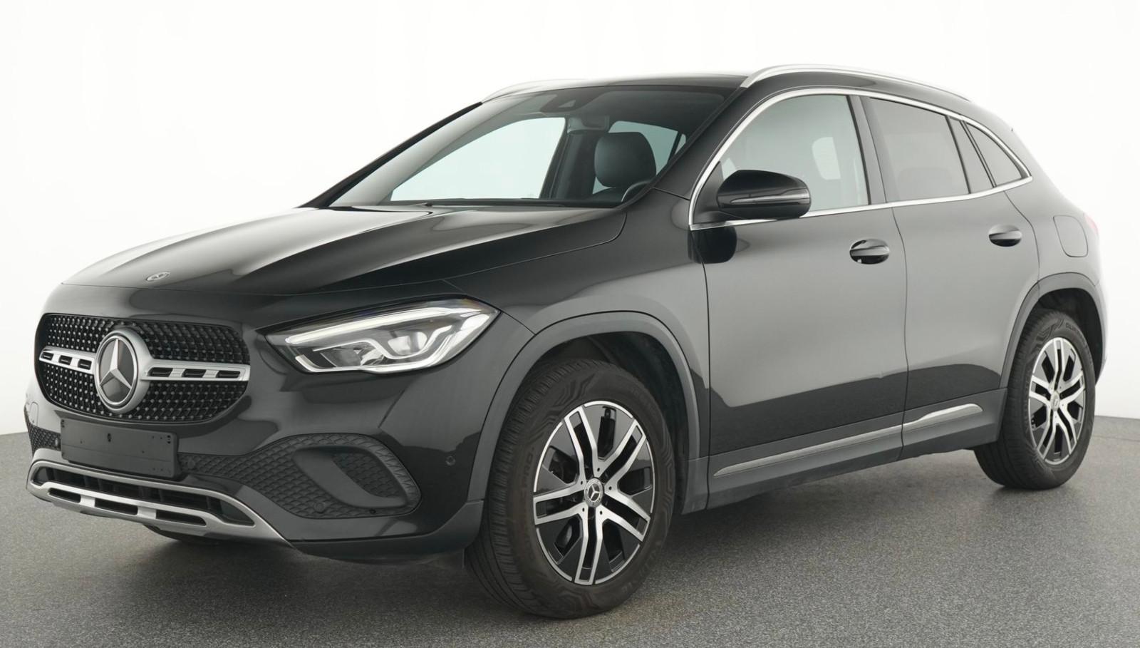 Mercedes-Benz GLA 200 d PANO LEDER AMBI WIEDE KAM AHK CARPLAY