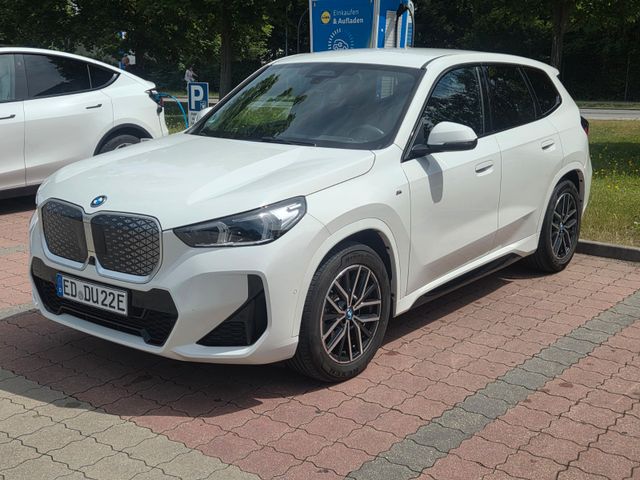 BMW iX1 xDrive30 - M Sport Garantie 01/30 Vollausst.