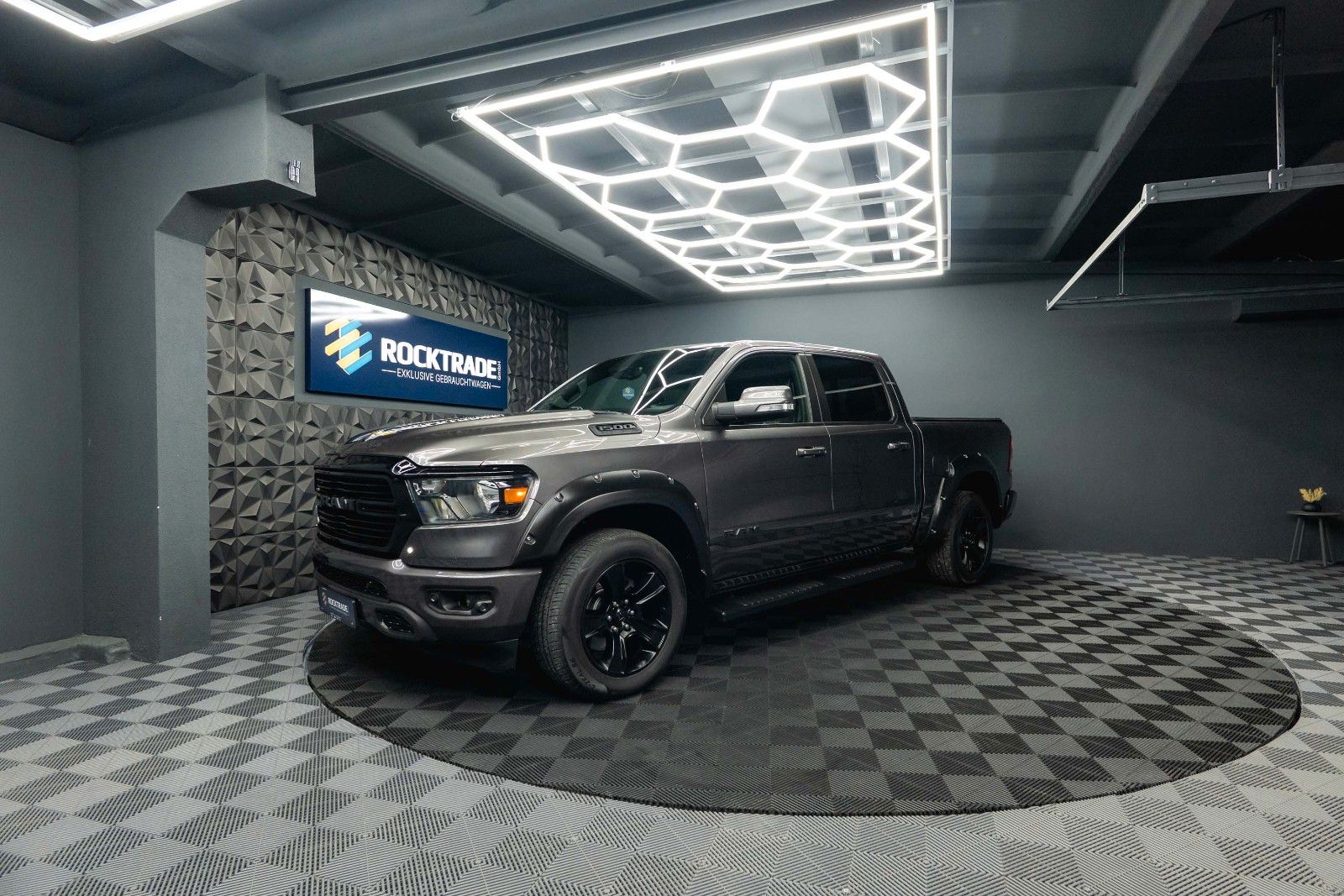 Fahrzeugabbildung Dodge RAM 5.7 V8 HEMI 4x4 LPG BRC Offroad Night-Paket