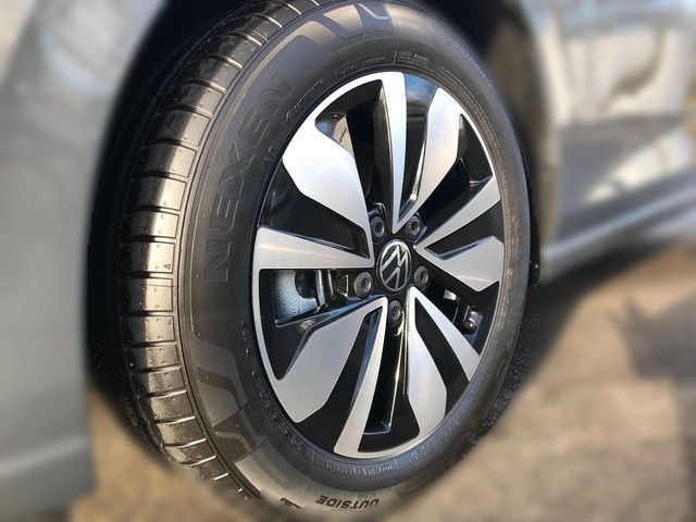 Fahrzeugabbildung Volkswagen Golf 1.5TSI Move LED+ACC+NAVI+APP-CONN+SITZHZ+++