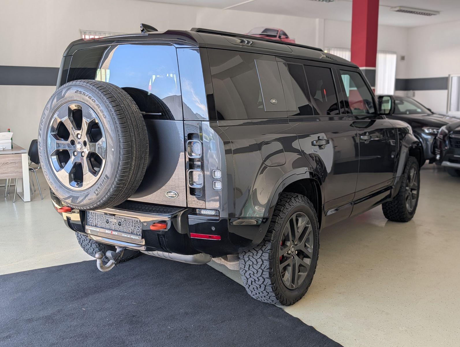 Vehicle image Land Rover Defender 110 D300 X BLACK AHK MATRIX 130.000 RRP