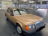 Mercedes-Benz E 230