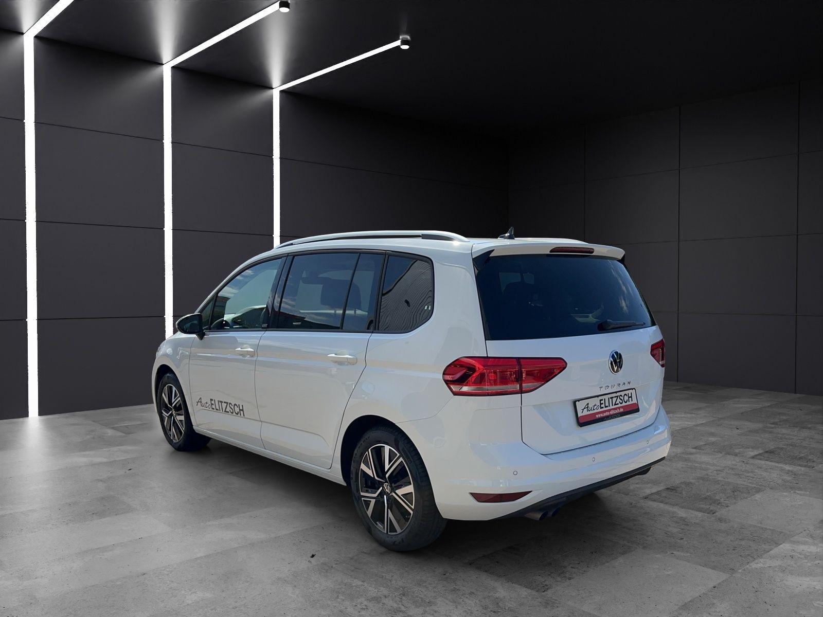 Fahrzeugabbildung Volkswagen Touran 2.0 TDI Move 7-Sitzer DSG Matrix ACC 17"