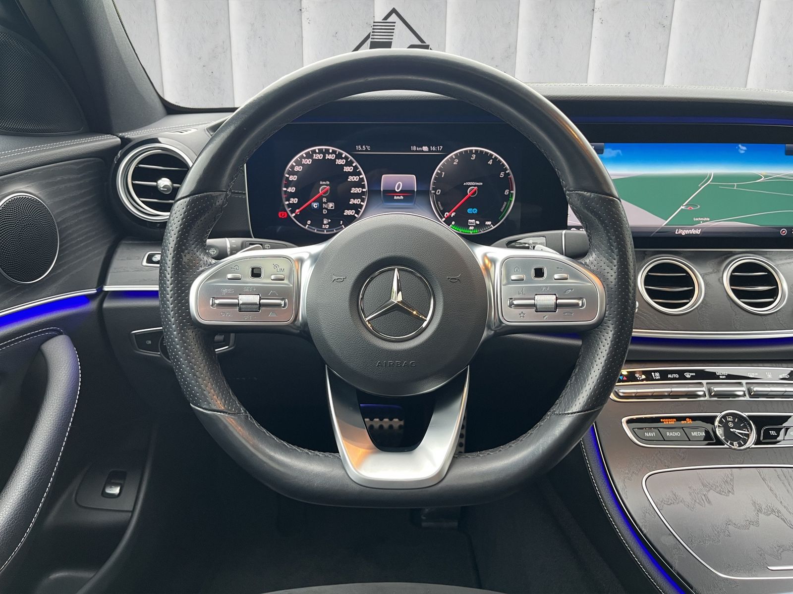 Fahrzeugabbildung Mercedes-Benz E 300 de*AMG Line*LED*ViCo*HUD*SHZ*PDC*Kamera***