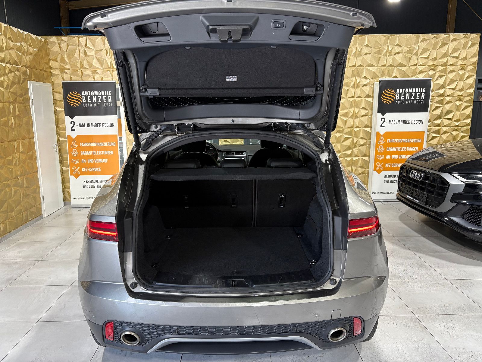 Fahrzeugabbildung Jaguar E-PACE S/NAVI/KAMERA/APPLE/ACC/SHZ/KLIMA/TOTWINK