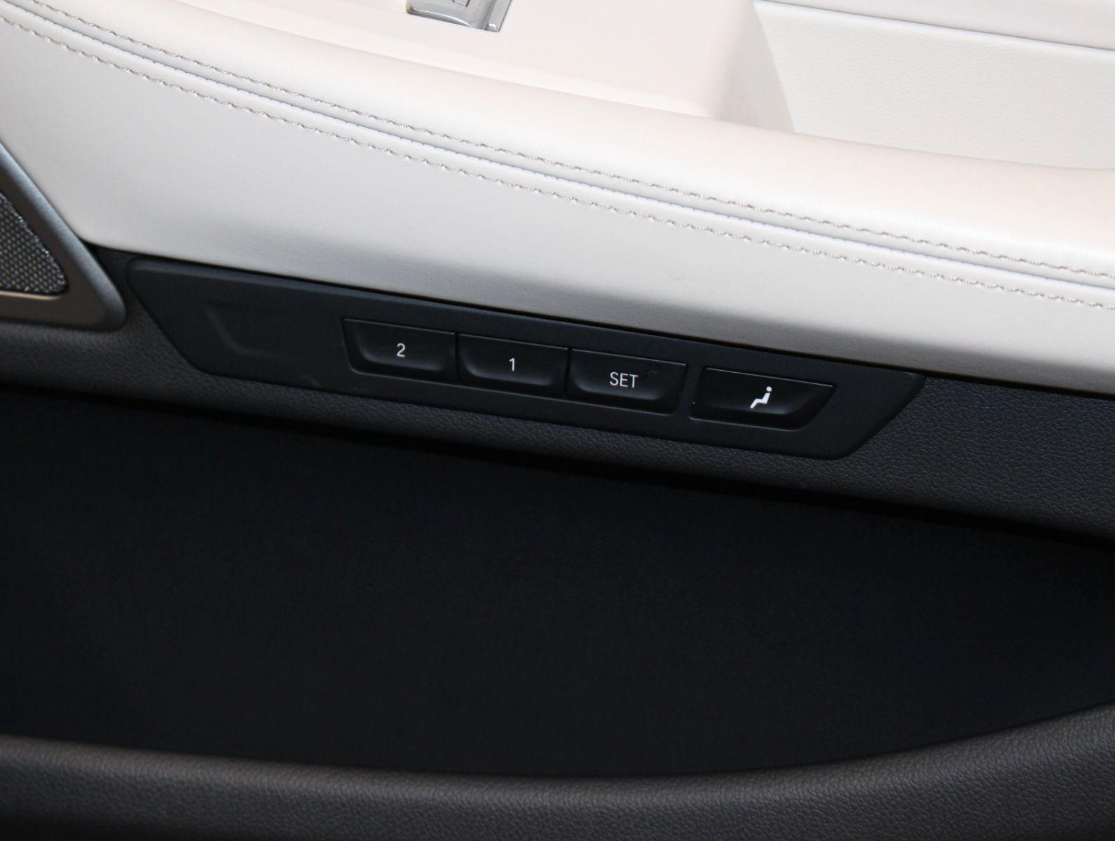 Fahrzeugabbildung BMW 750 L i xDrive M Sport Executive*Skylounge*VOLL