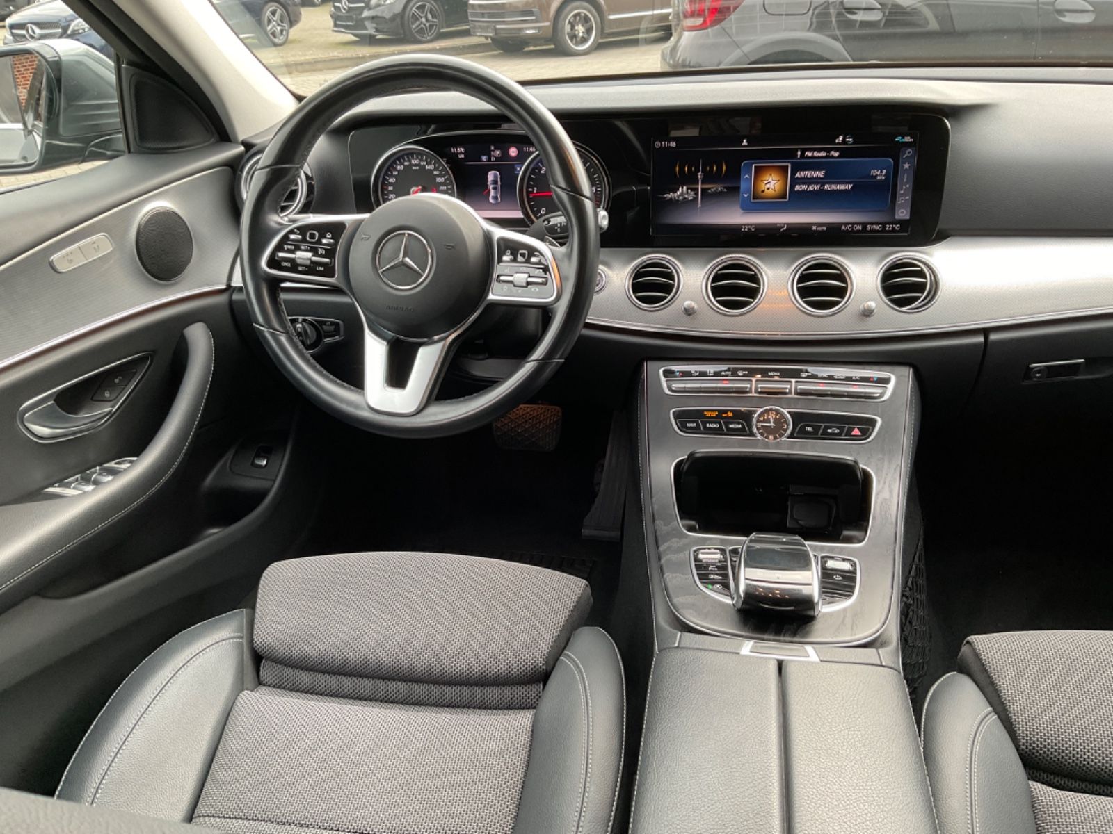 Fahrzeugabbildung Mercedes-Benz E 220 d Limo,Autom,Kamera,Comand,LED,17