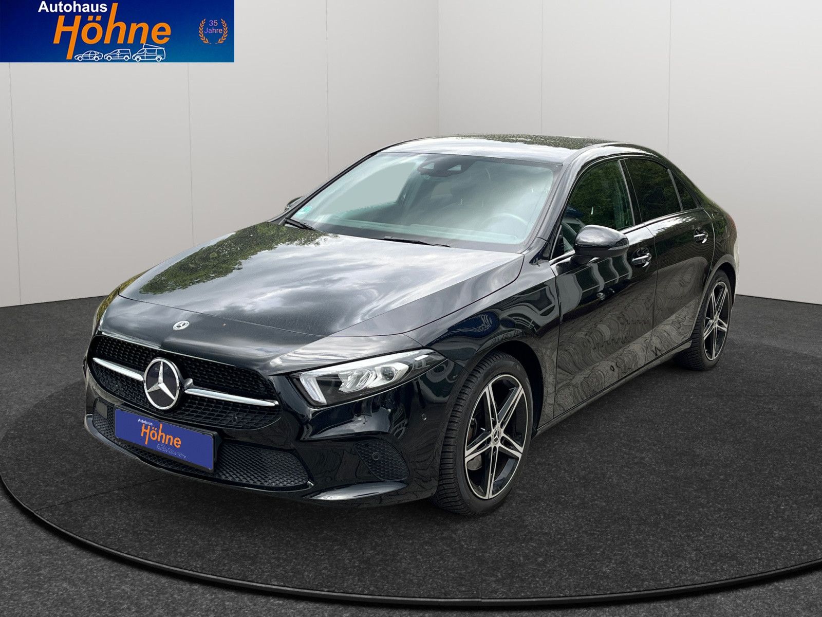 MERCEDES-BENZ A 200 Limousine- Night Paket-LED-Leder-AHK