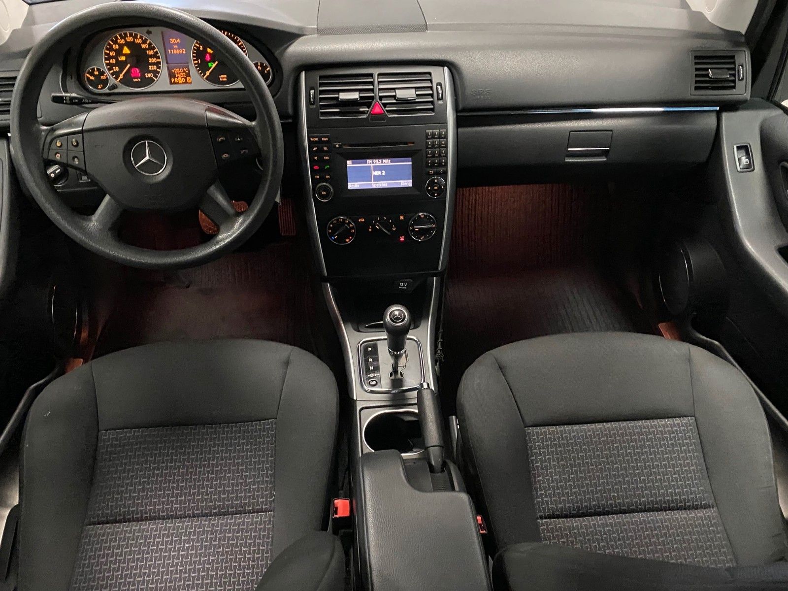Fahrzeugabbildung Mercedes-Benz B 180 Autotronic+BLUETOOH FREISPRECHEINRICHTUNG