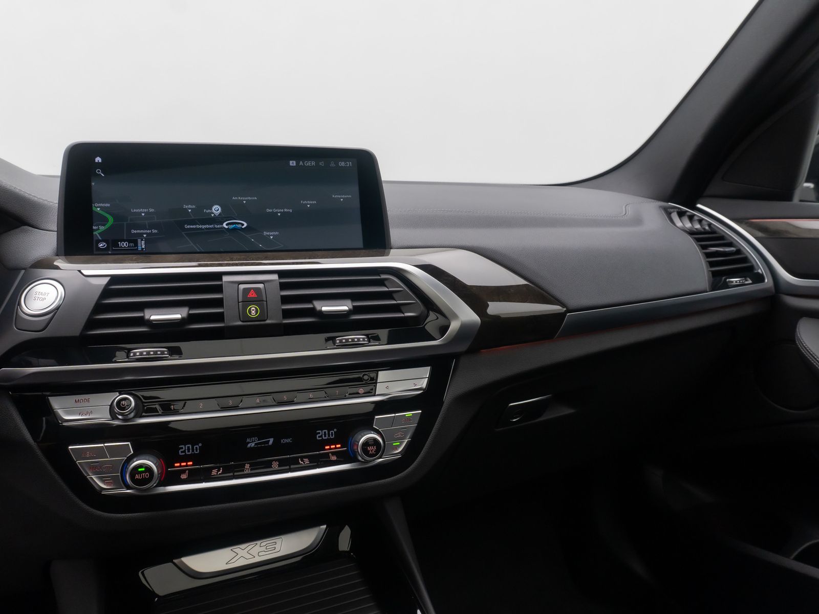 Fahrzeugabbildung BMW X3 xD30e LuxuryLine HUD DAB HiFi Panorama 19Zoll