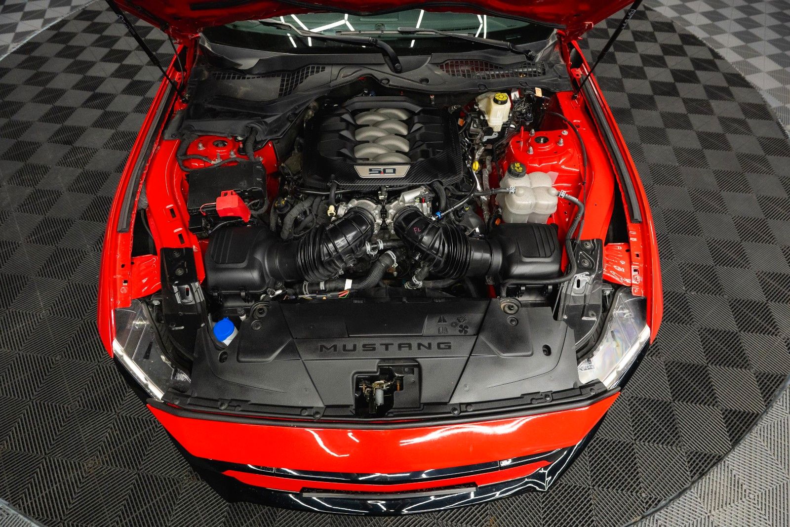 Fahrzeugabbildung Ford Mustang Fastback 5.0 TiVCT V8 Dark Horse PREMIUM
