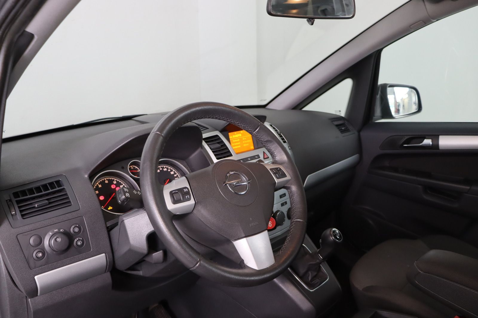 Fahrzeugabbildung Opel Zafira 1.8 * 7-Sitzer * PDC * 8-fach