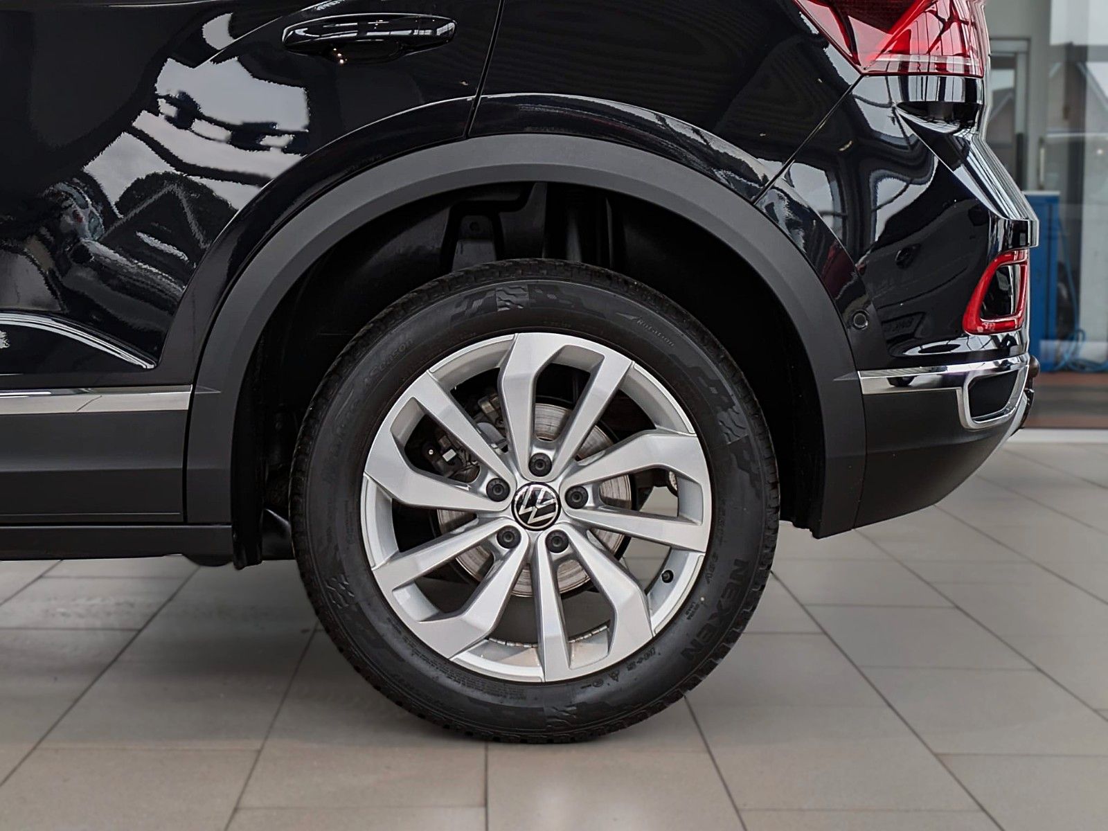 Fahrzeugabbildung Volkswagen T-Roc 2.0 TDI STYLE NAVI SHZ ACC LED CAM AHK