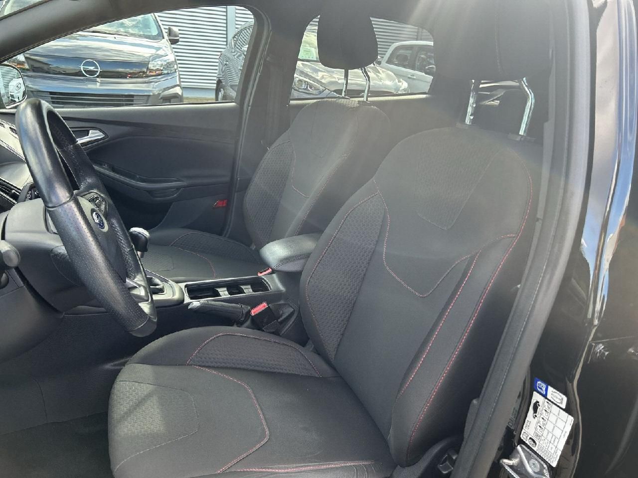 Fahrzeugabbildung Ford Focus Lim. 1,0 ST-Line