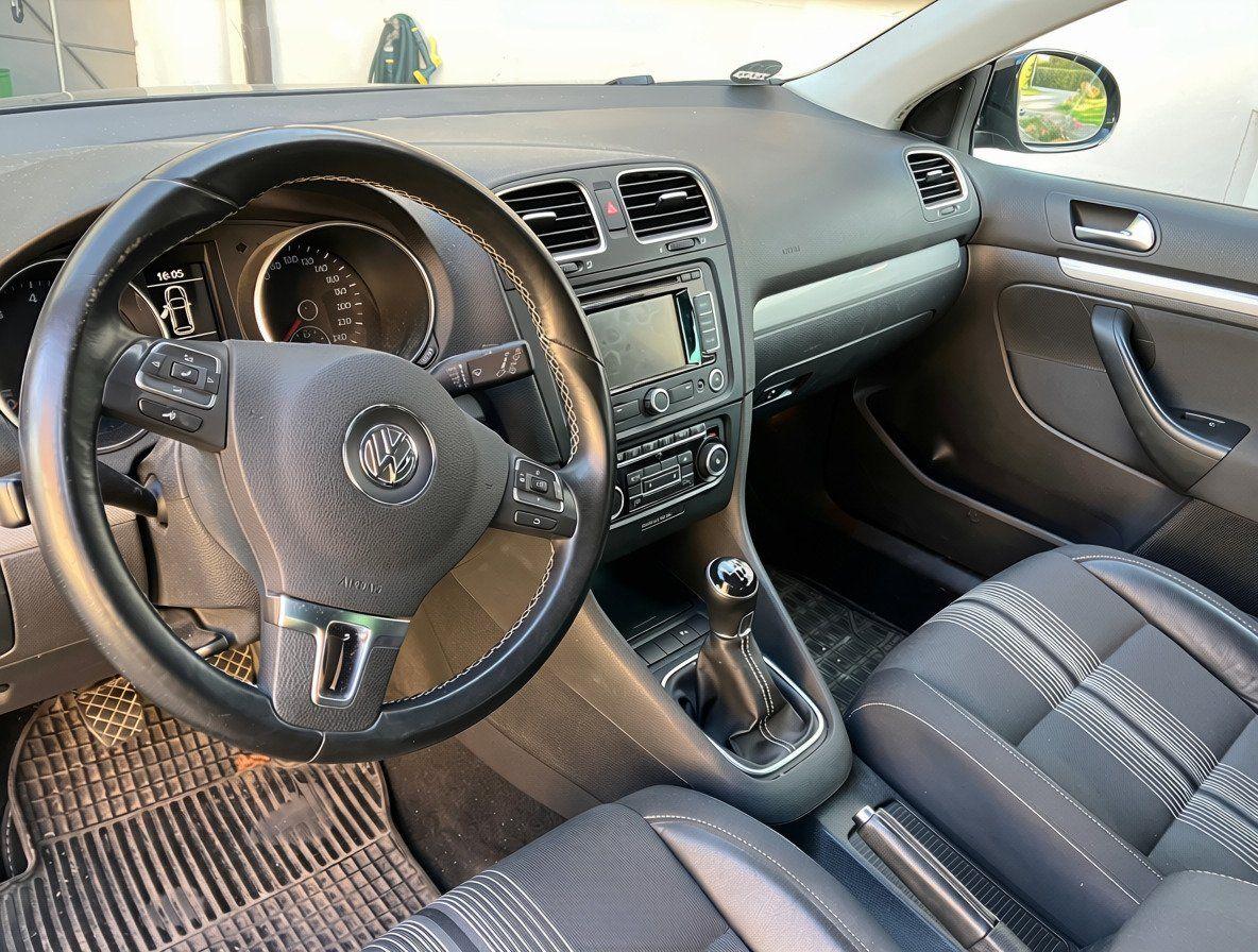 Volkswagen Golf 2012 — rear view
