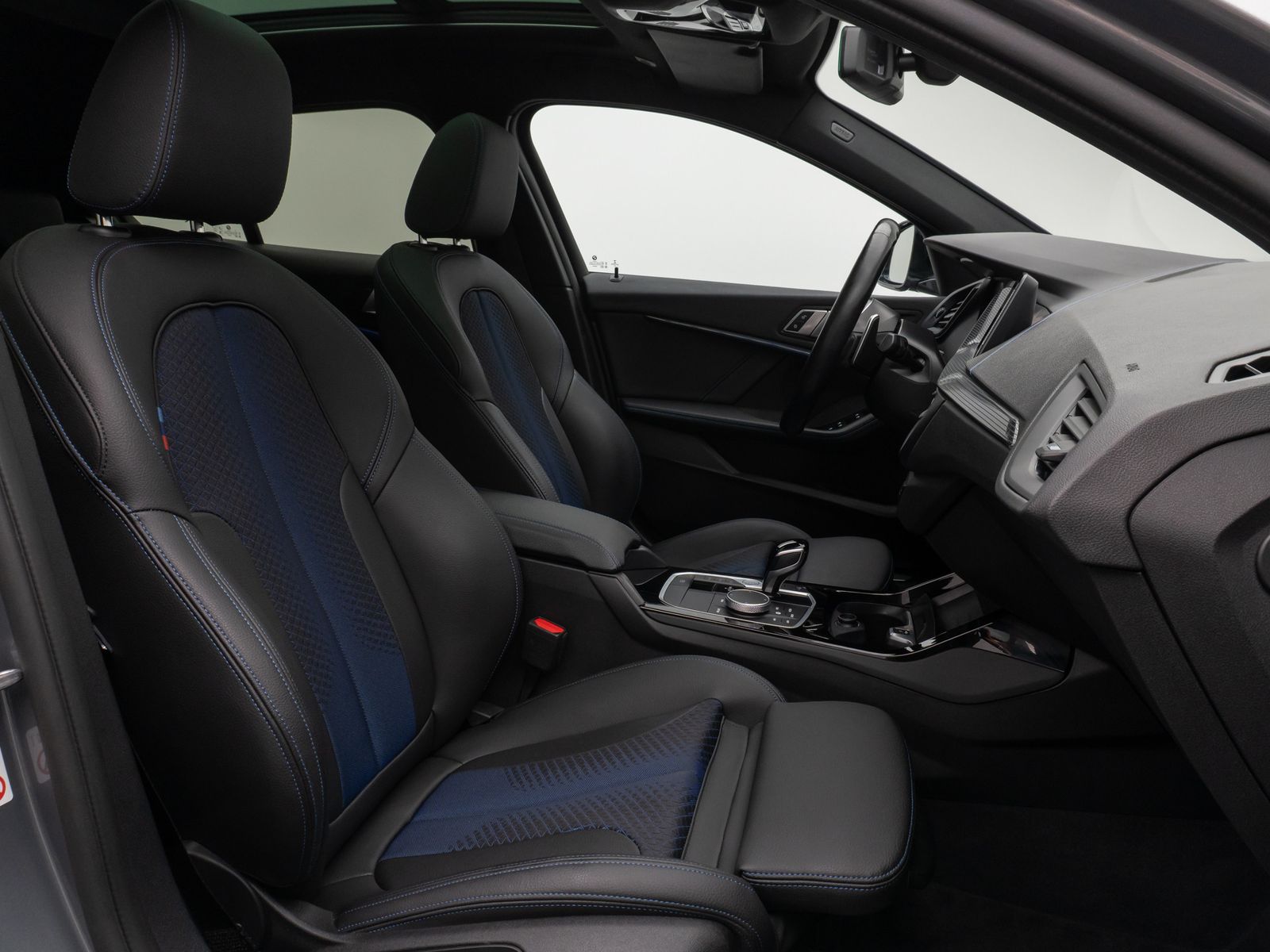 Fahrzeugabbildung BMW 120i M Sport Panorama PDC DAB Lenkrhzg Komfort