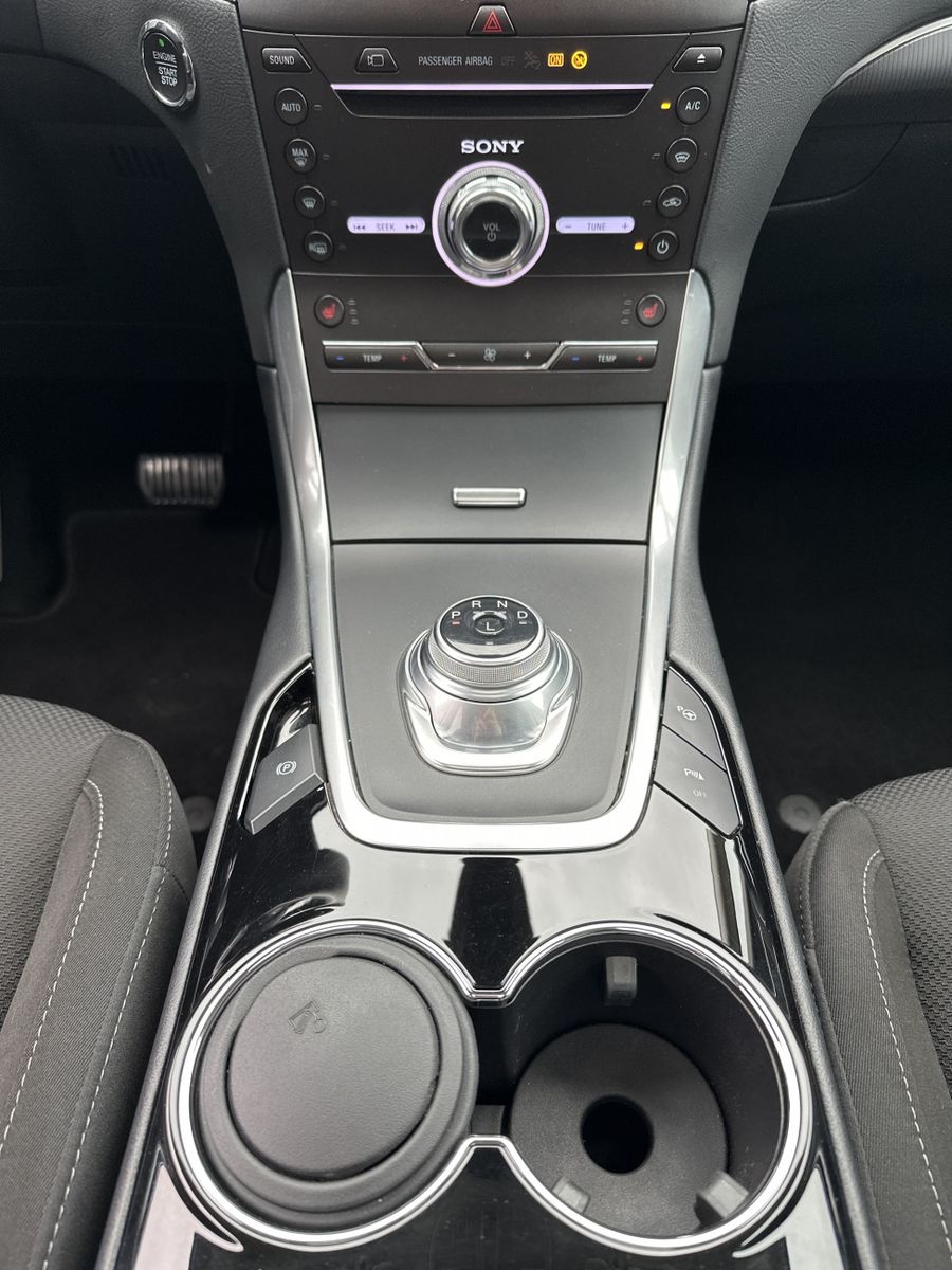 Fahrzeugabbildung Ford S-MAX 2.5 Hybrid 7-Sitzer Titanium NAV+LED+PANO
