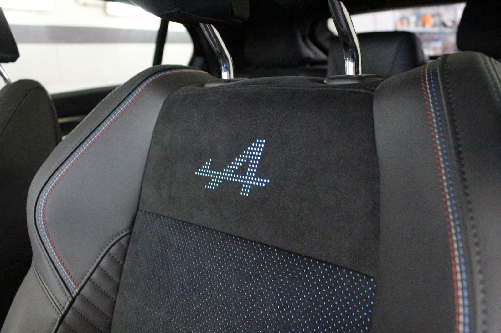 Fahrzeugabbildung Renault Rafale Hybrid E-Tech 4x4 300 PHEV Atelier Alpine