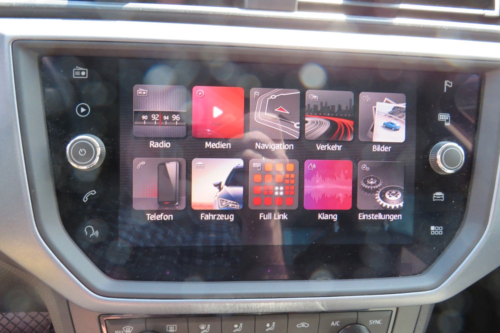 Fahrzeugabbildung SEAT Arona Style DSG PDC APP-CONNECT DAB 1.HAND