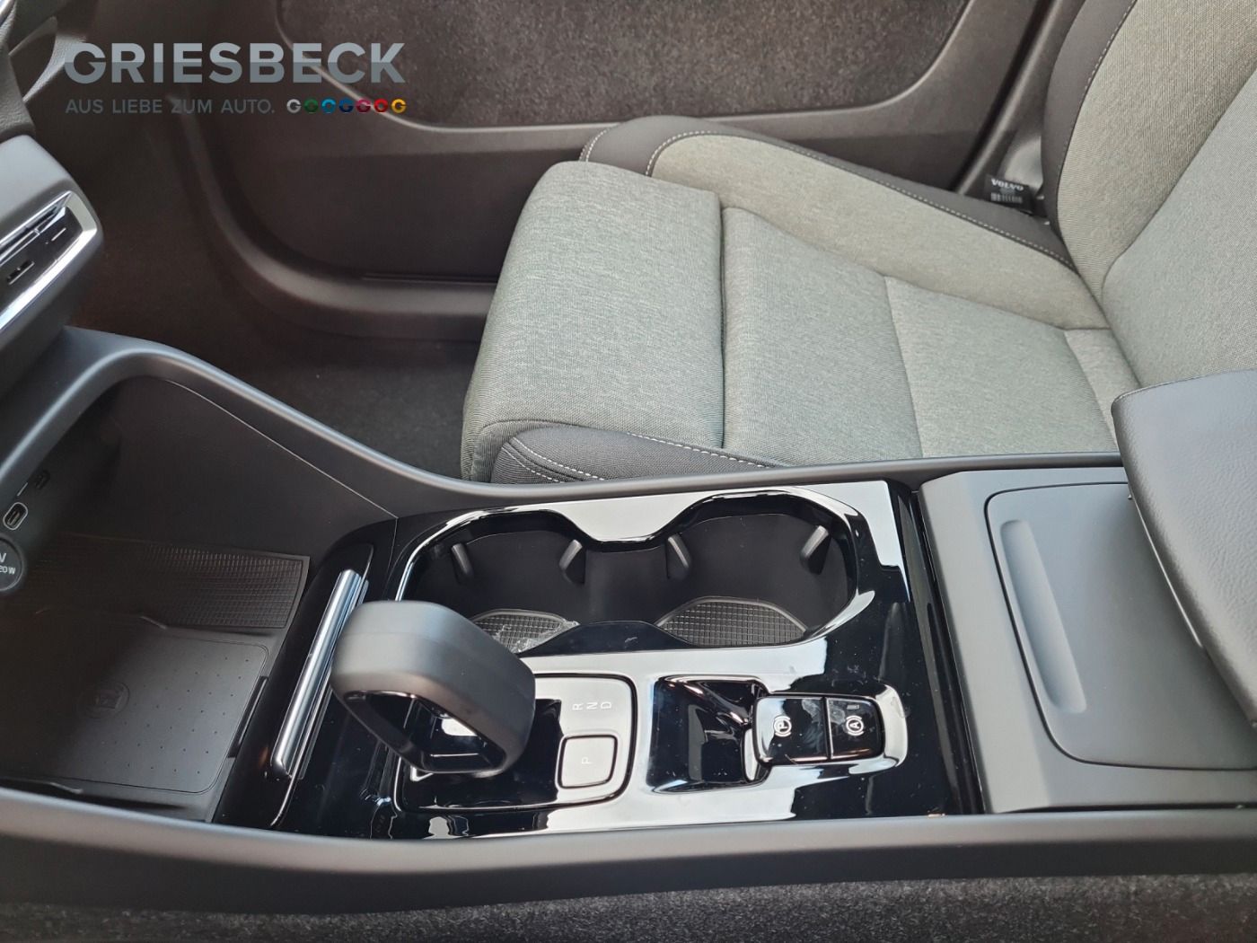 Volvo XC40 Plus Dark FLA SpurH el.Heck KeyLess LMF foto 14