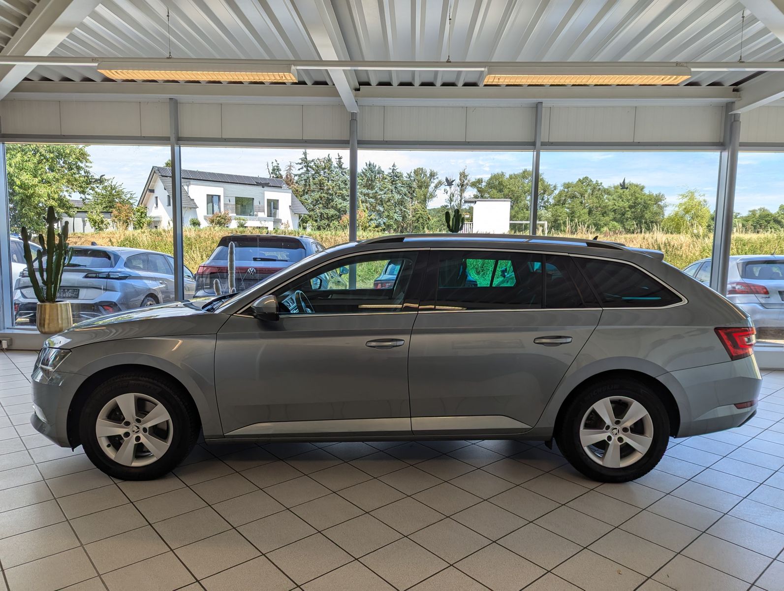 SKODA Superb 1.8 TSI Ambition Bi-Xen SHZ Tempomat AHK - Image 4