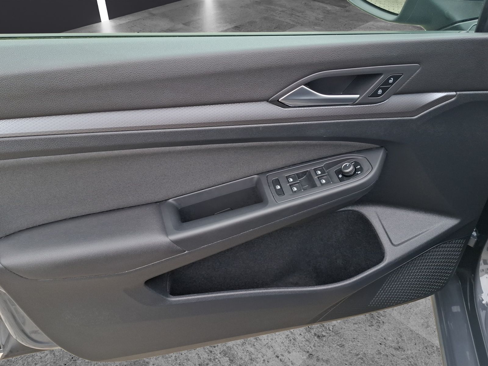 Fahrzeugabbildung Volkswagen Golf VIII TSI Active Standhzg. LEDplus Navi HUD