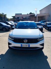 Volkswagen Tiguan - 9