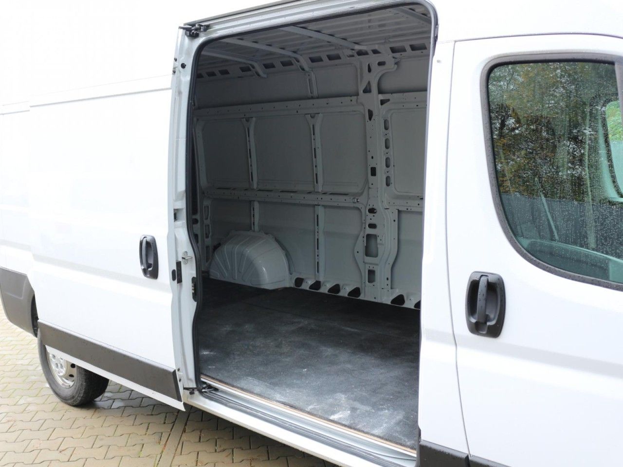 Fahrzeugabbildung Citroën Jumper Grossraumkasten 35 L3H2 BlueHDi 140