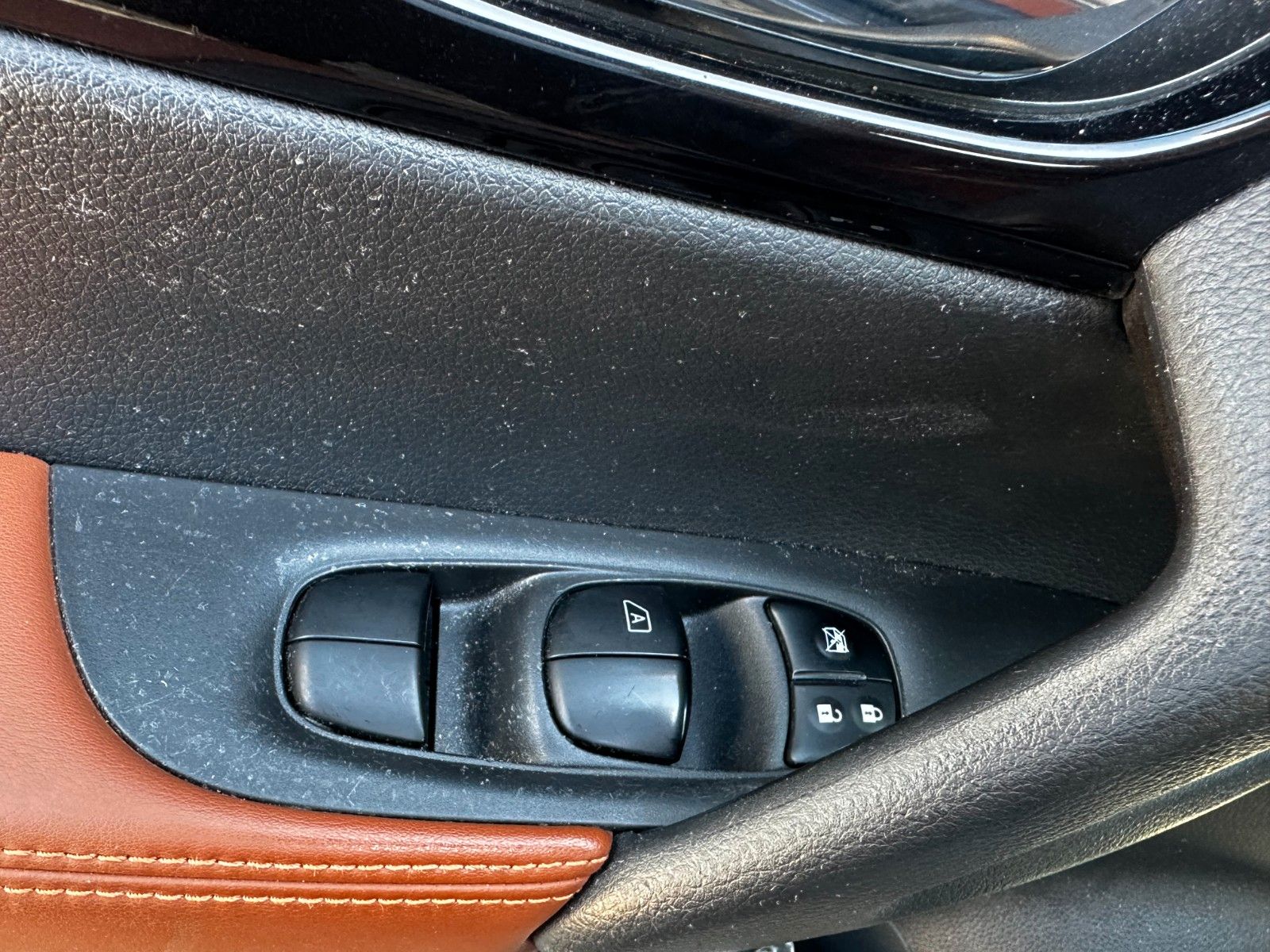 Fahrzeugabbildung Nissan X-Trail Tekna 1. Hand, TOP, Leder, HU, DS neu