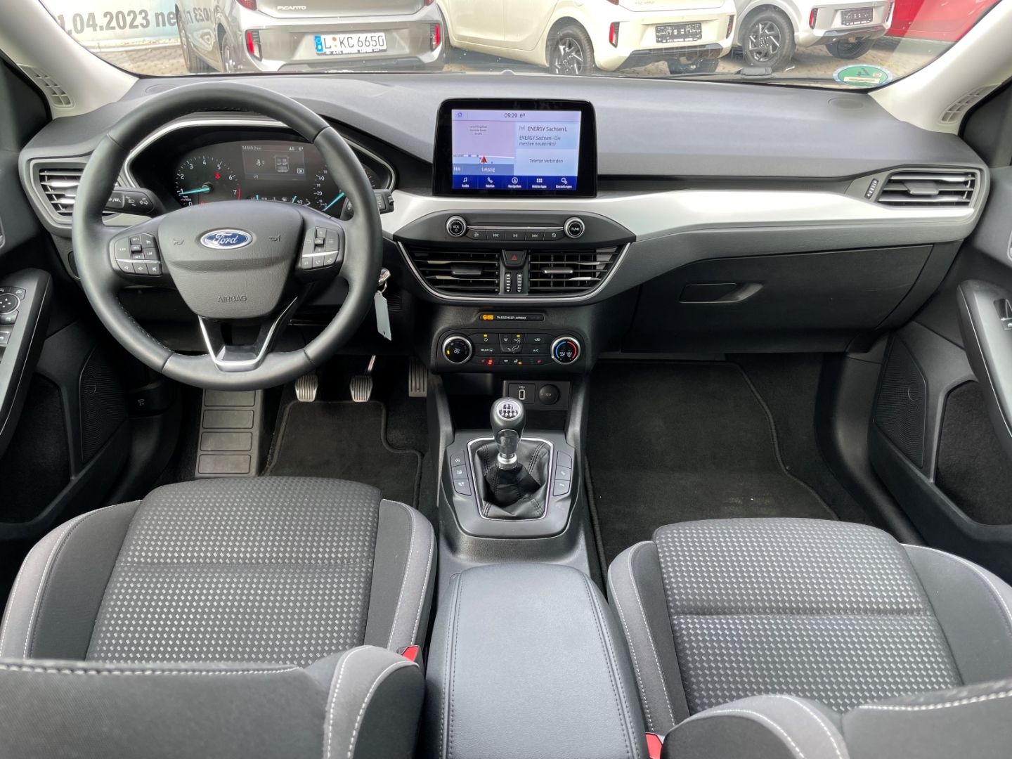 Fahrzeugabbildung Ford Focus C&C MHEV Kamera VerkehrszeichenERK DAB