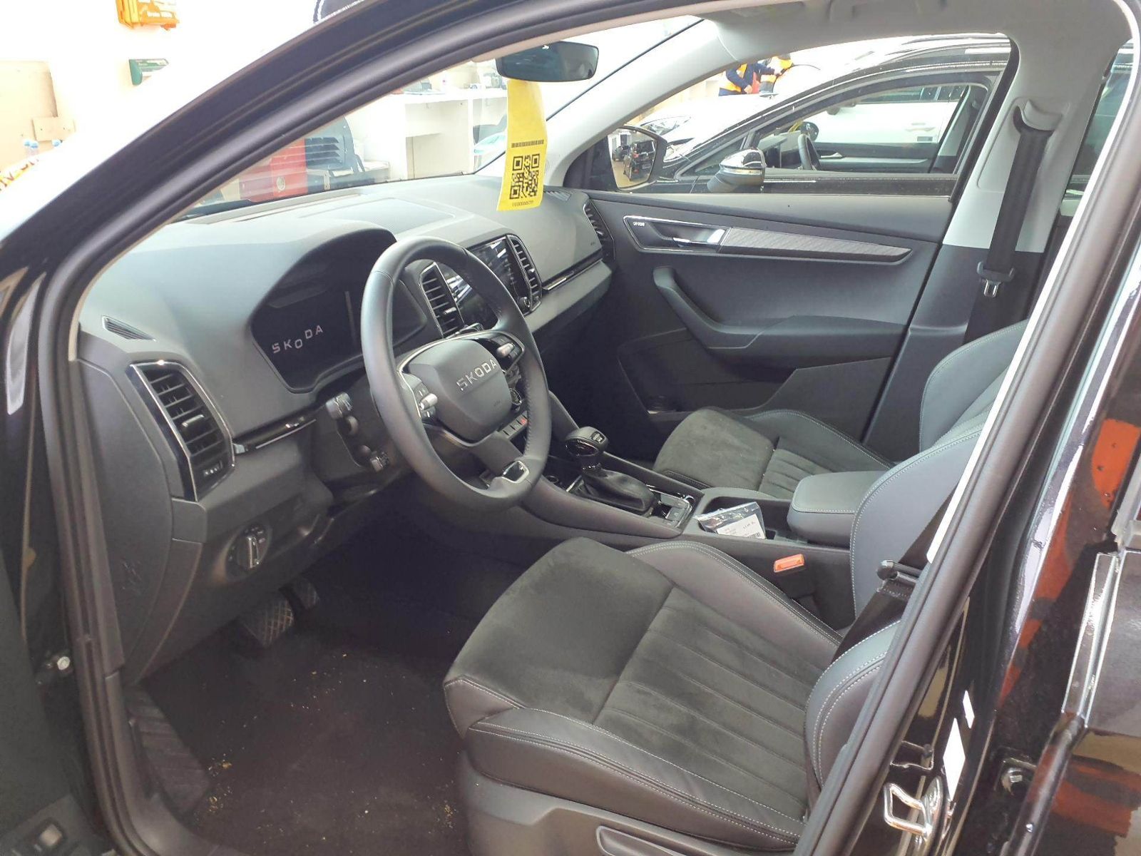 Fahrzeugabbildung SKODA Karoq Tour 2.0 TDI DSG | LED AHK RFK ACC