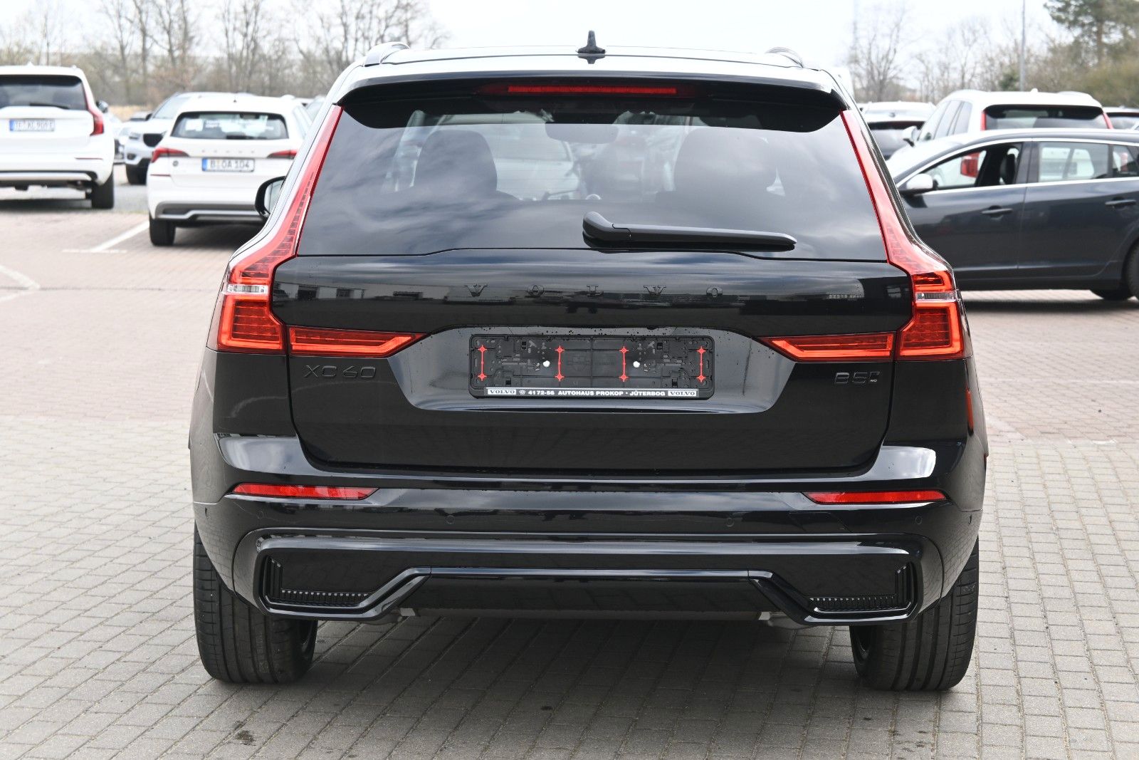 Fahrzeugabbildung Volvo XC60 B5 AWD Ultra Black Edition*LED*PANO*360*B&W
