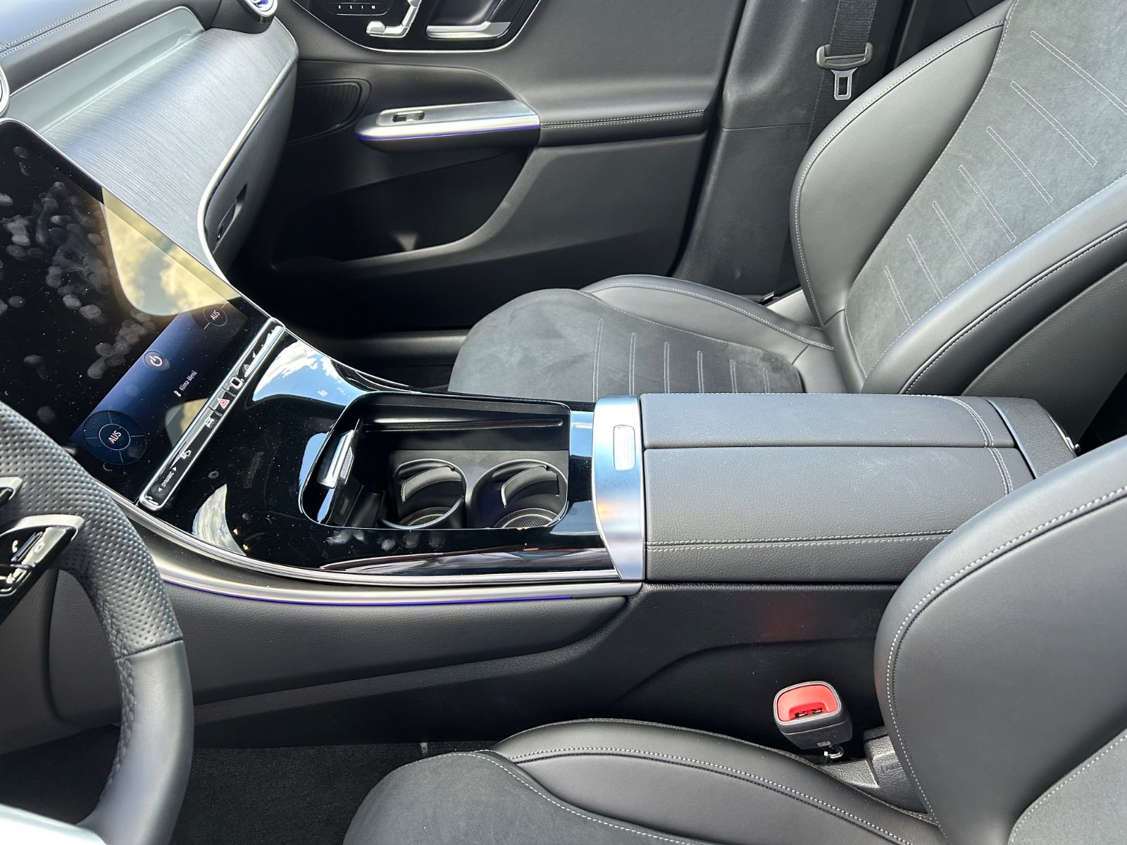 Fahrzeugabbildung Mercedes-Benz GLC 220 d 4Matic Edition AMG Line+PANO+AHK+MEMO
