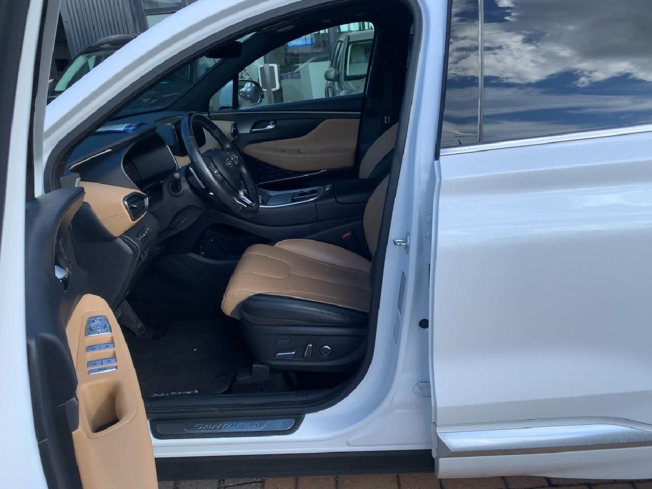 Fahrzeugabbildung Hyundai SANTA FE Signature 4WD + Komfort-Paket*