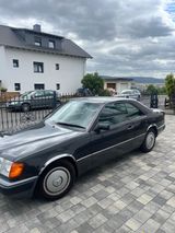 Mercedes-Benz CE 220 - Mercedes-Benz CE 220 mit Benzin-Antrieb: Coupé