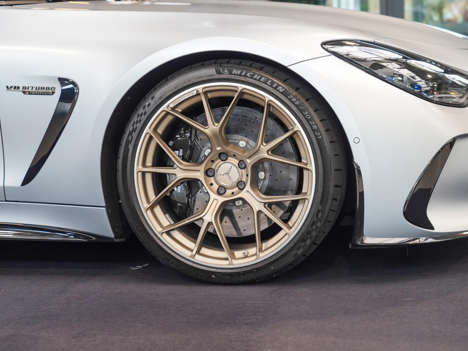Mercedes-Benz AMG GT 63 S E PERFORMANCE MATT Carbon techgold