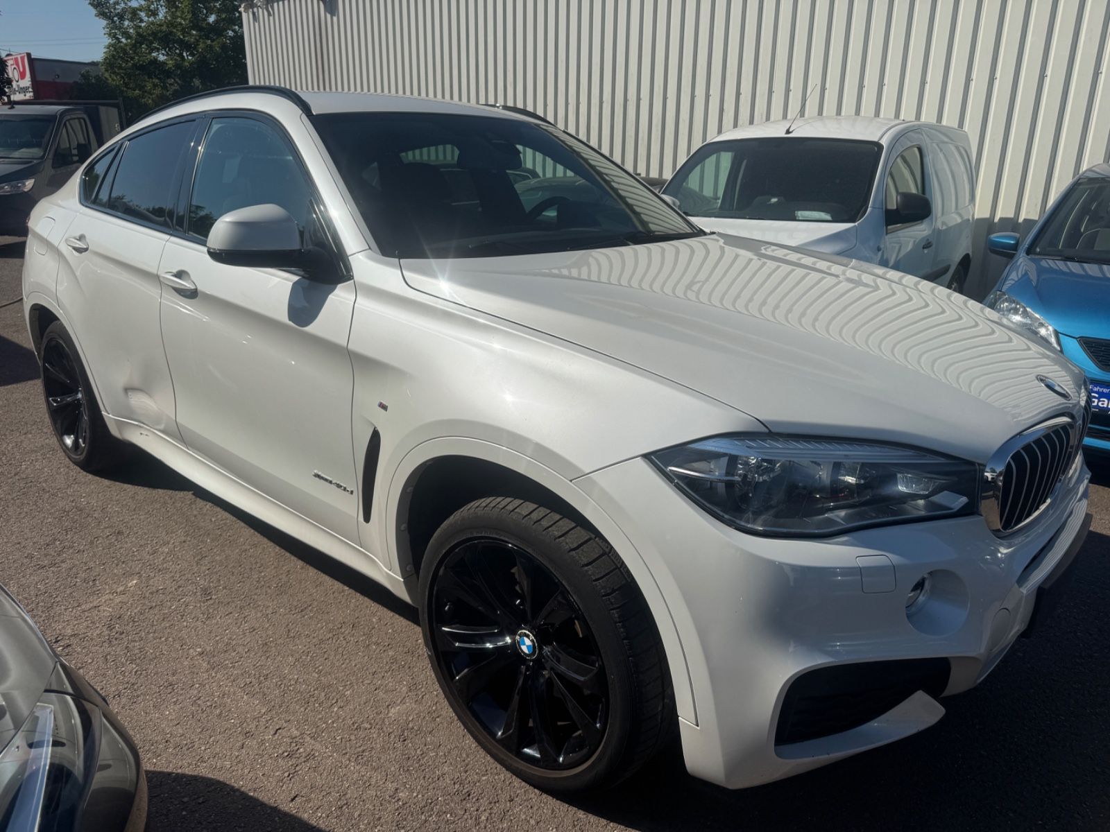 Fahrzeugabbildung BMW X6 xDrive 40 d M Paket HUD+LED+NAVI+Keyless