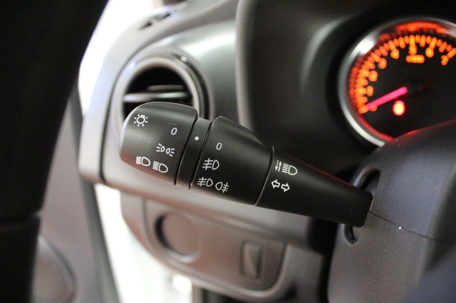 Fahrzeugabbildung Dacia Sandero TCE 100 Eco G*Klima*Radio/CD*LPG