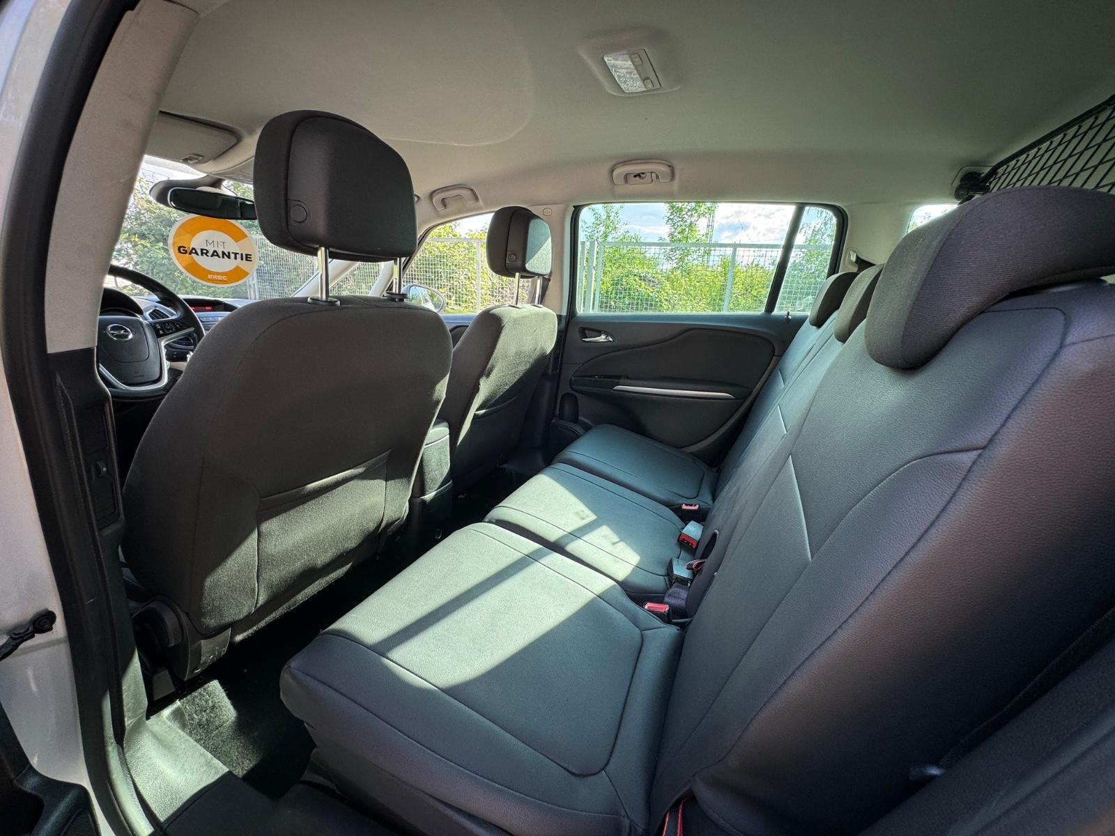 Opel Zafira 2012 — photo 23