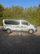 Renault Trafic PKW 150PS Automatik - silberne Renault Trafic