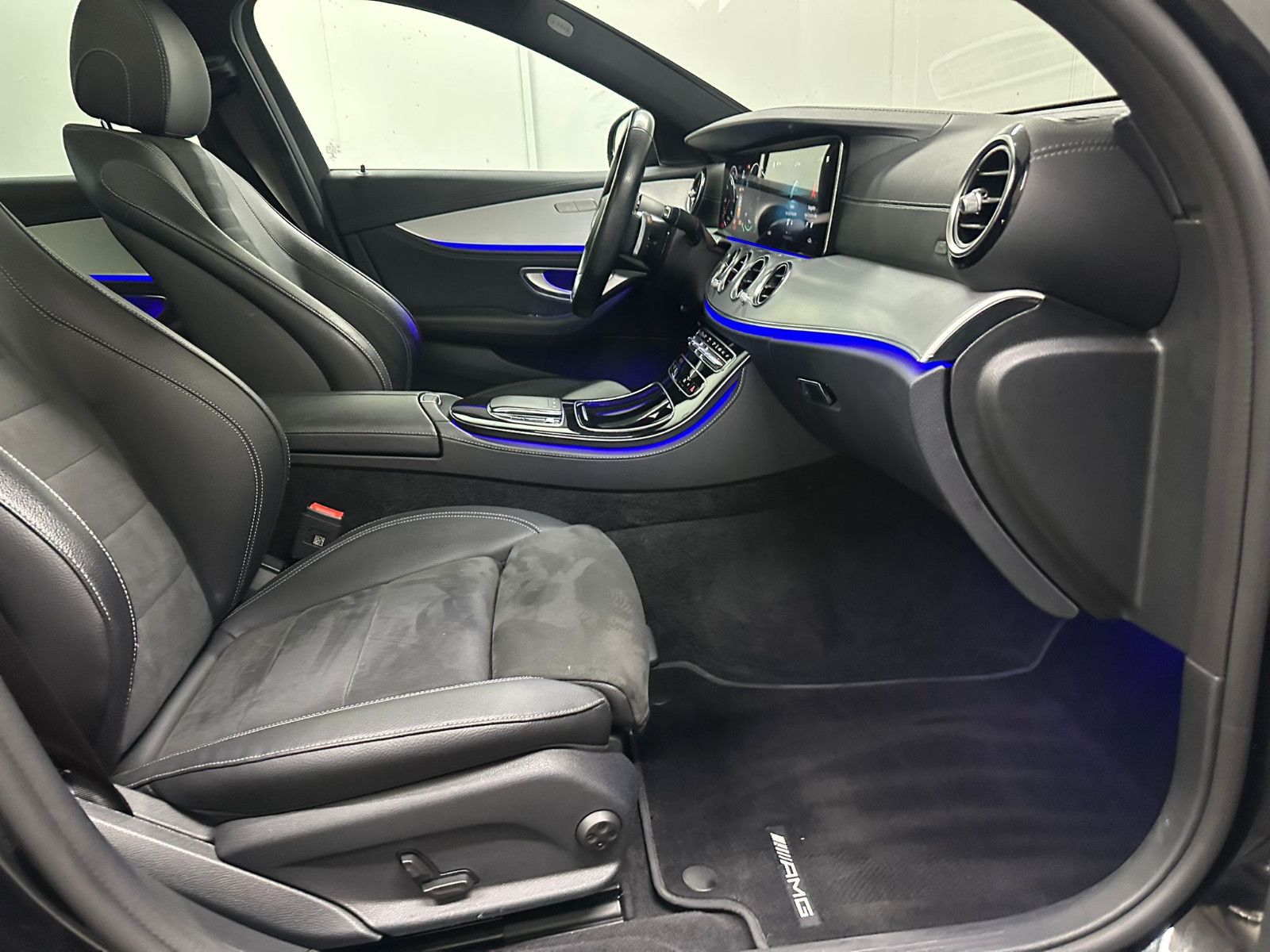 Fahrzeugabbildung Mercedes-Benz E 300 de T Autom. *AMG-LINE*DISTRO*PANORAMA*