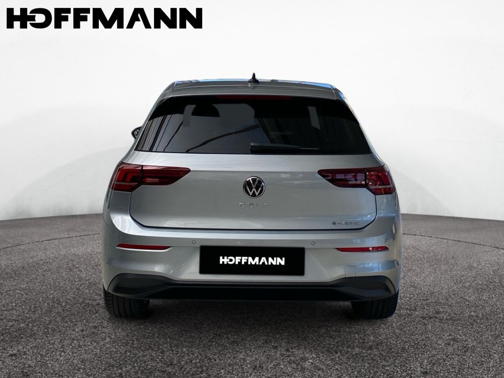 Fahrzeugabbildung Volkswagen Golf 1.5 eHybrid DSG Life Area View 3 Jahre Ansc