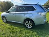 Mitsubishi Outlander PHEV Top 4WD - Mitsubishi Outlander mit Hybrid-Antrieb