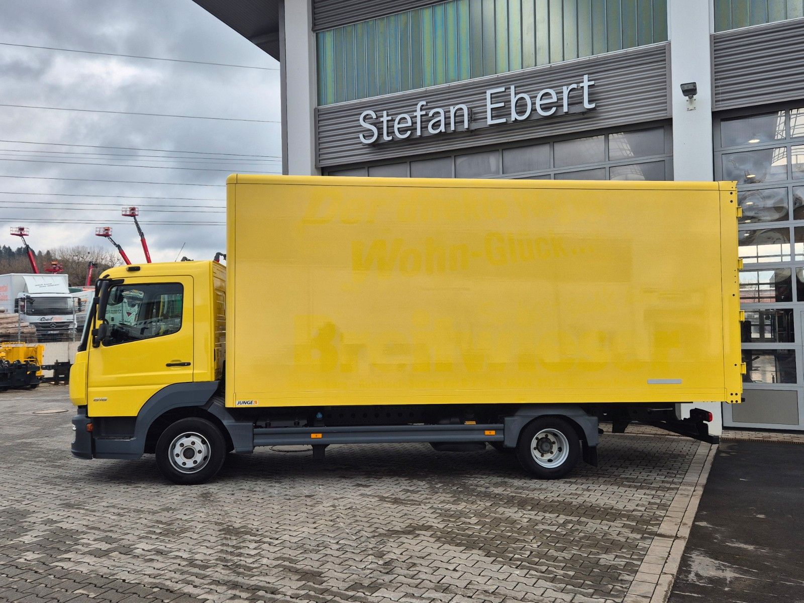 Fahrzeugabbildung Mercedes-Benz Atego 816 4x2 Möbelkoffer 3 Sitze