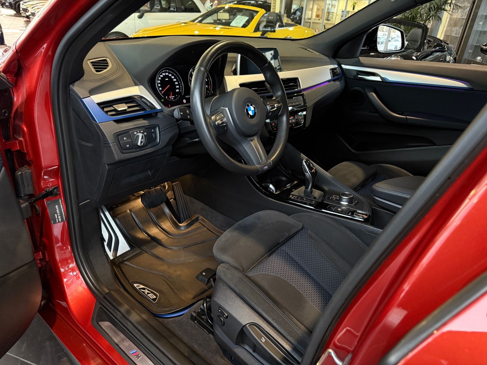 Fahrzeugabbildung BMW X2 xDrive 18 d M Sport AHK LED NAVI 20"
