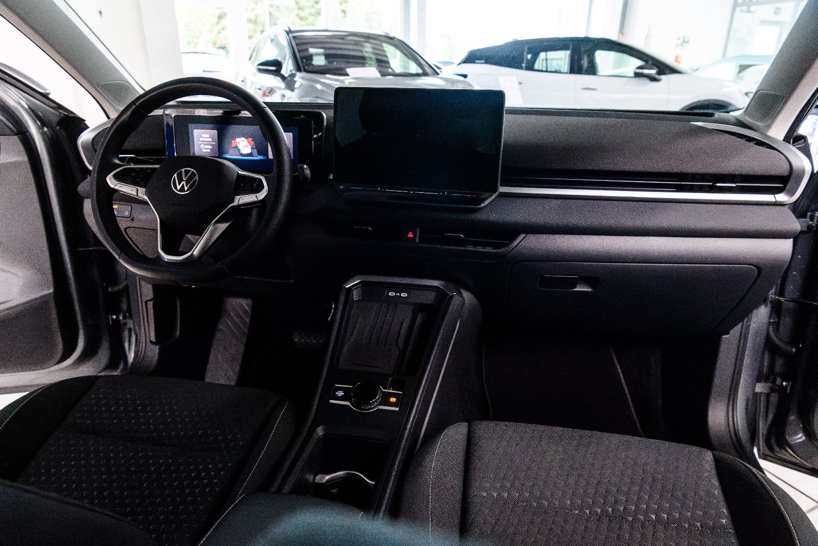 Fahrzeugabbildung Volkswagen T-Roc Life 1.5 eTSI DSG LED+NAVI+RFK+SHZ+ACC