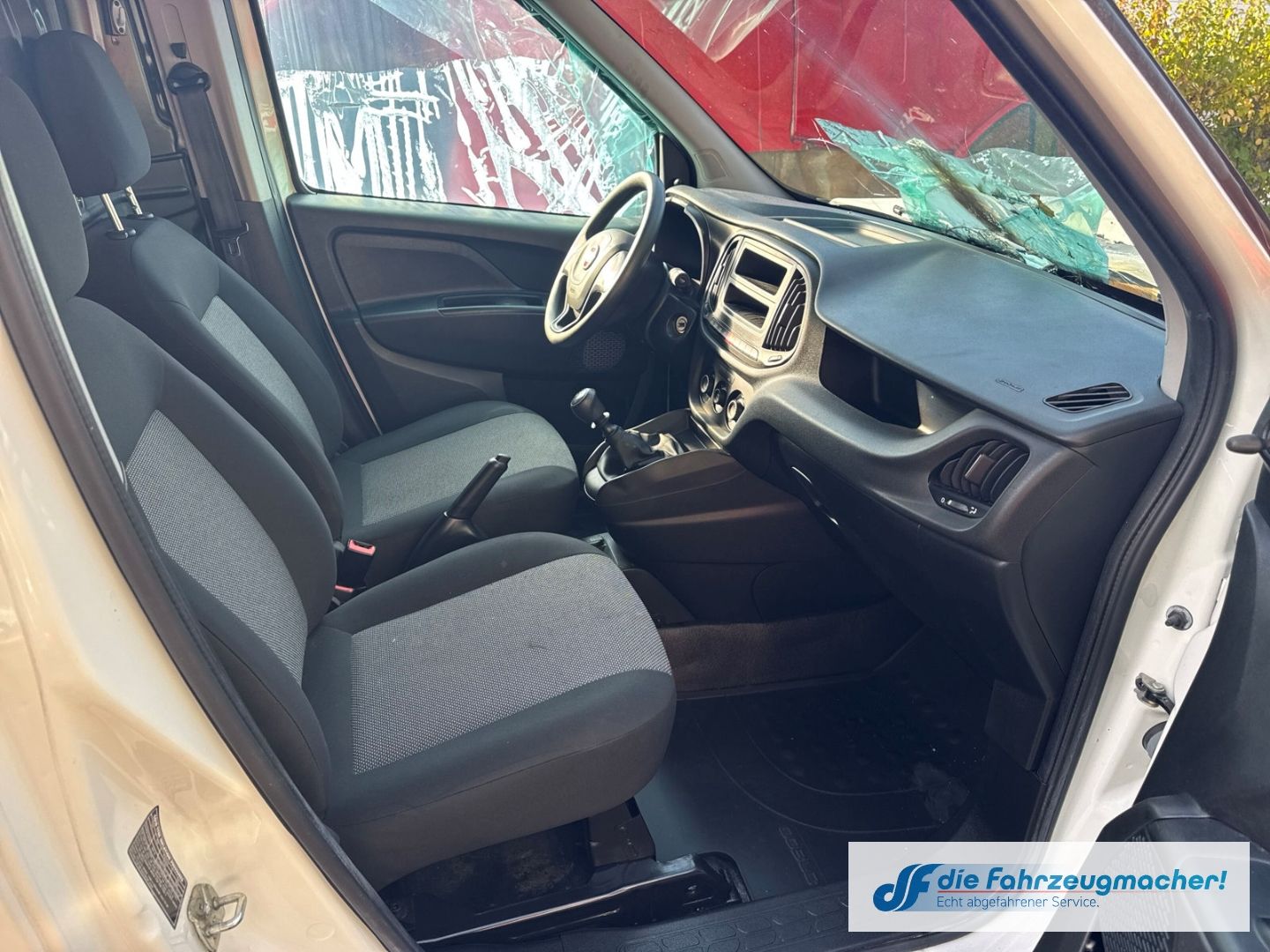 Fahrzeugabbildung Fiat Doblo Basis Kasten 1.4 *BRANDSCHADEN * MOTOR ZER