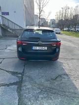 Toyota Avensis combi 2.0 - Toyota Avensis mit Benzin-Antrieb: Kombi, Automatik