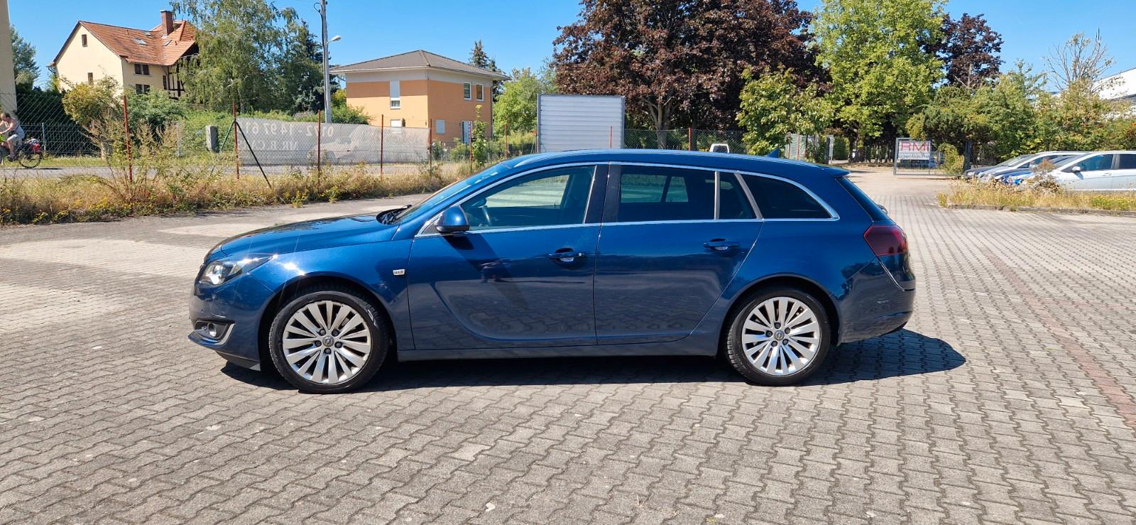 Opel Insignia 2013 — rear view