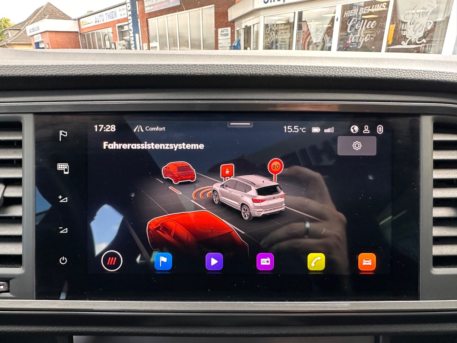 Fahrzeugabbildung CUPRA Ateca 1.5 TSI DSG Pano/ACC/Navi/LED/SHZG/Travel